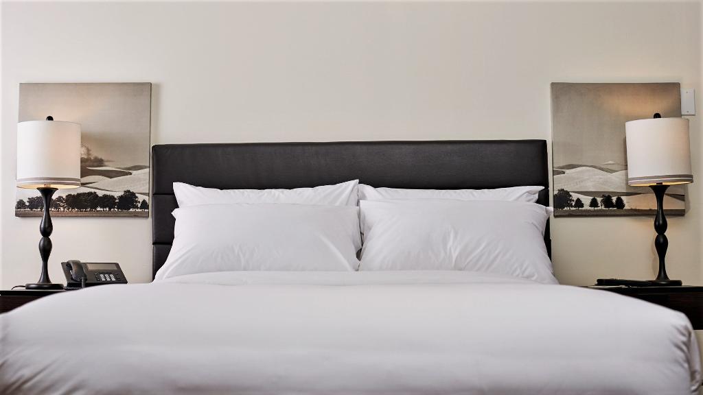 Hotel Bed with Great Quality Linen Based on Thread Count